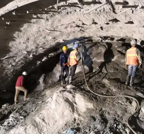 图木舒克拱顶带模注浆料的施工流程及注意事项